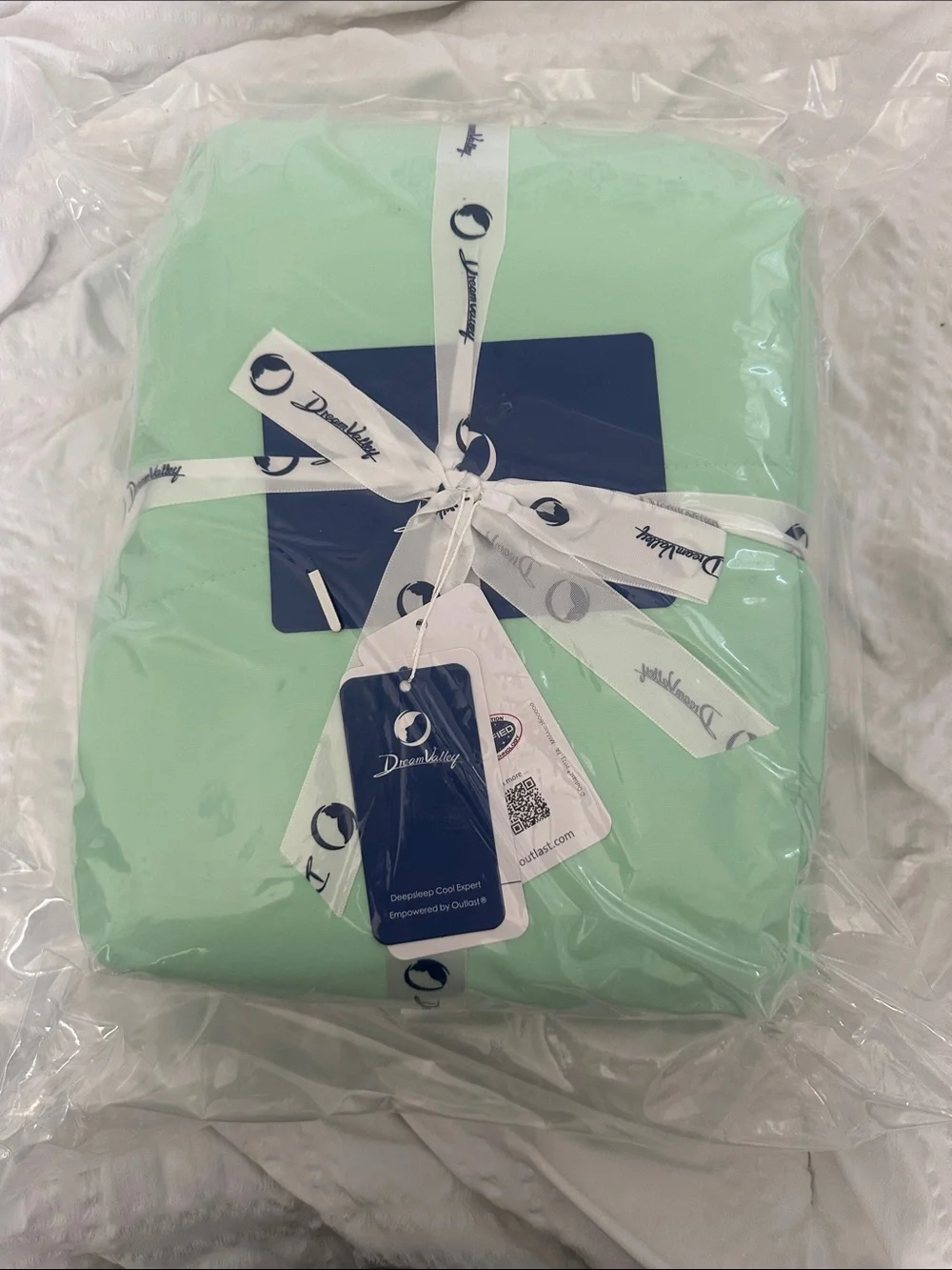 Dream Valley Outlast deep sleep cooling comforter 90x90 Mint Macaron
